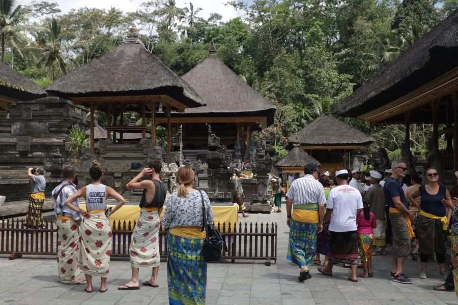 Benarkah Bali Tak Layak Dikunjungi? Ini 4 Reaksi Turis Asing dan Guide