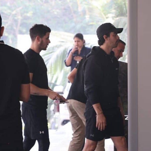 Jonas Brothers arrives in India, 12 pictures of prepared parties Priyanka & Nick