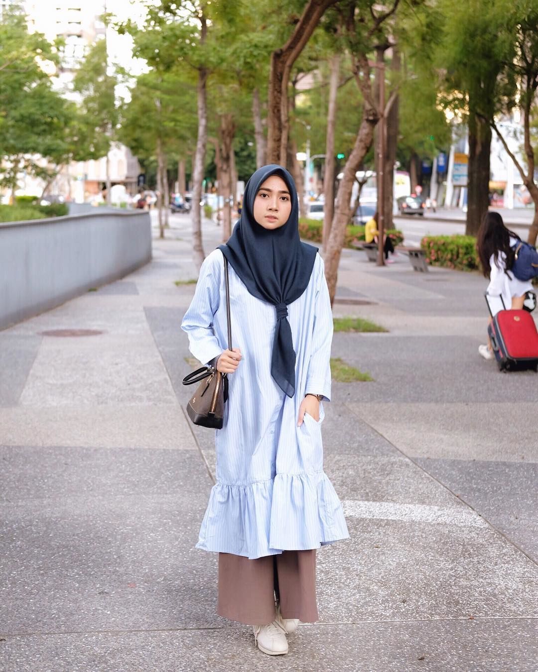 Anti Ribet, 10 Fashion Item dengan Hijab yang Cocok Buat ke Kampus