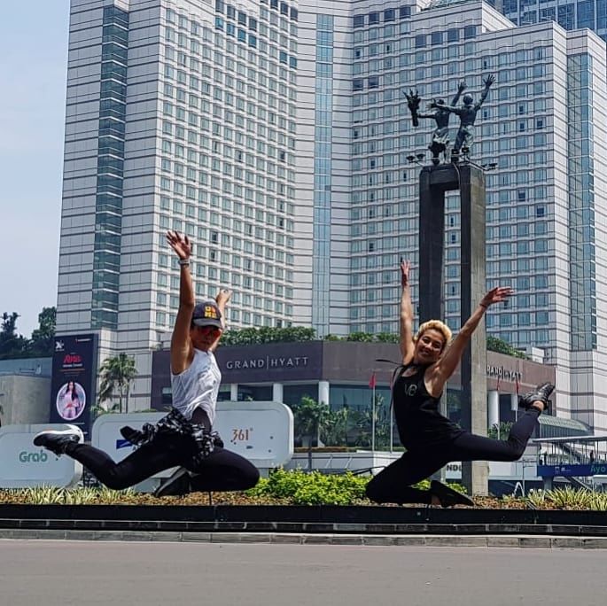 10 Potret Terbaru Vicky Burki, Sekarang Tekuni Pole Dancing!