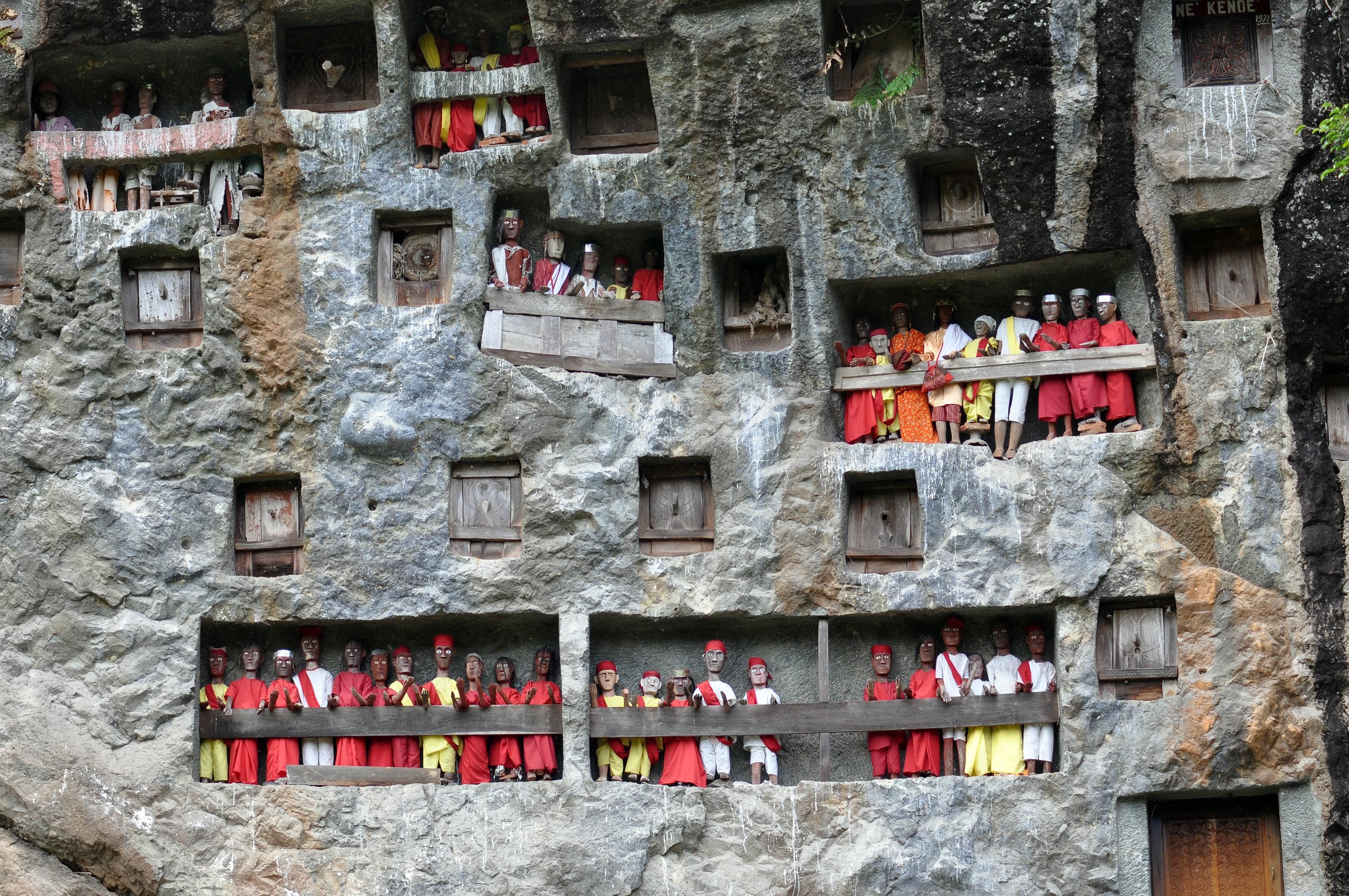 Ini Penampakan 5 Kuburan Khas Toraja yang Jadi Objek Wisata