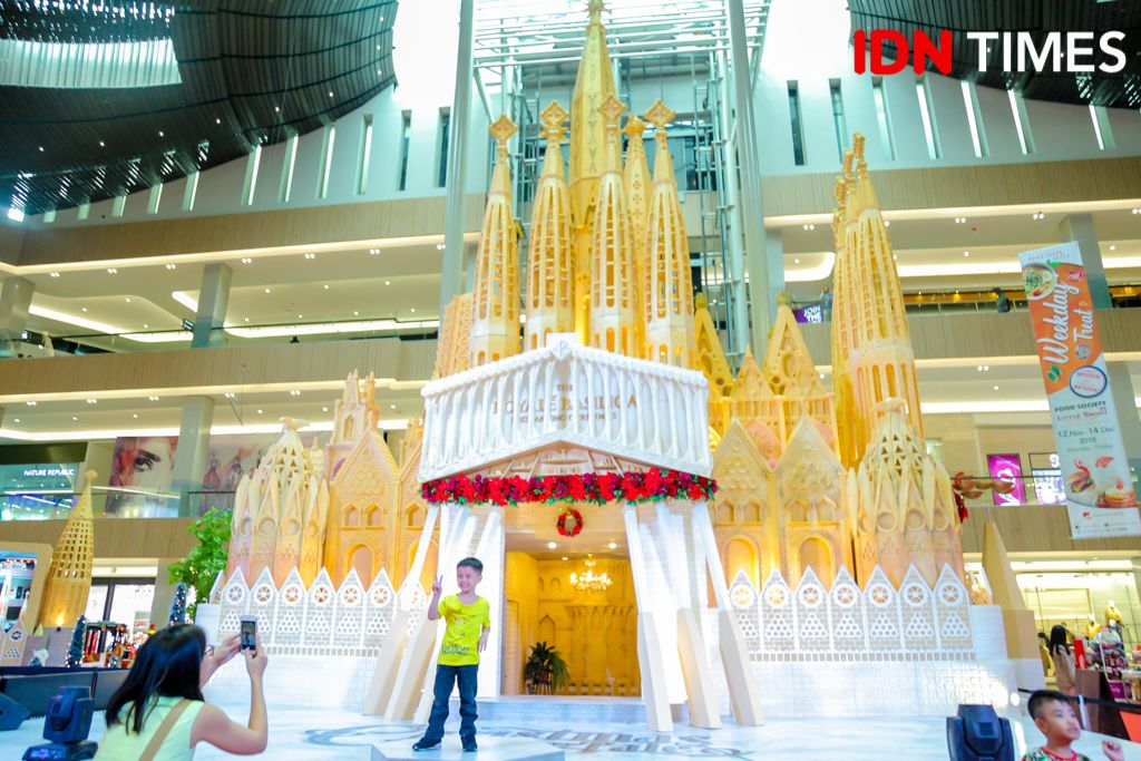 Semarak Natal, Pakuwon Mall Hadirkan Replika Gereja Sagrada Familia
