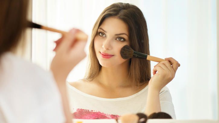 5 Tips Hindari Cakey Saat Pakai Foundation, Rahasia Makeup Paripurna