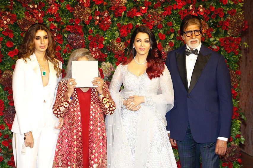 Pernikahan Ratu Bollywood Deepika dan Priyanka, Lebih Cetar Mana?