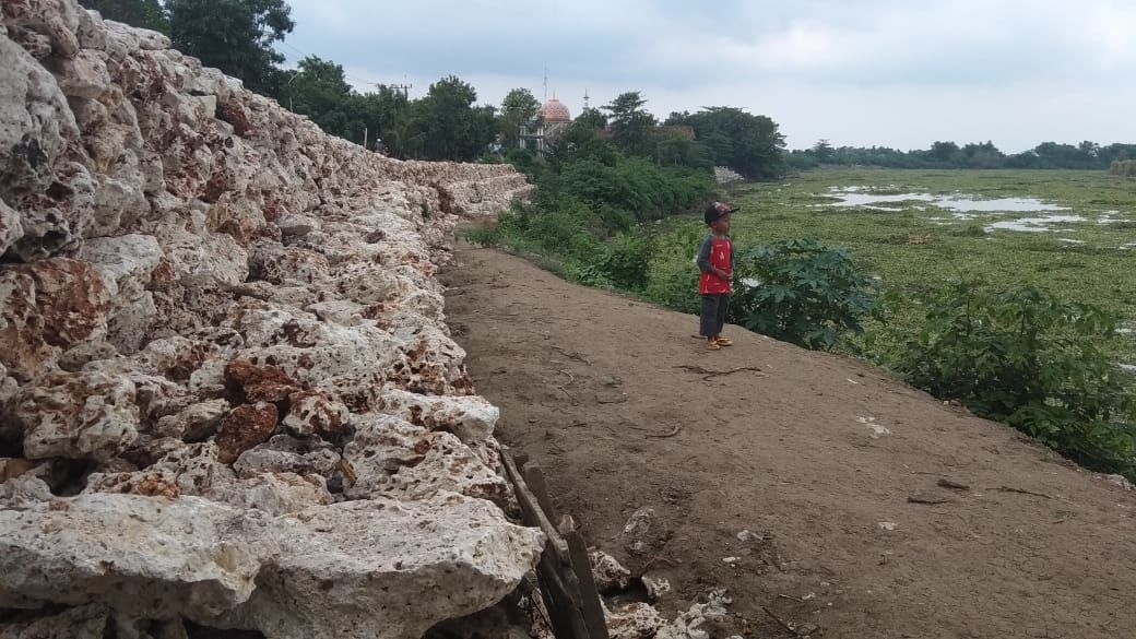 Tergerus Air Sungai, Belasan Rumah di Lamongan Terancam Longsor