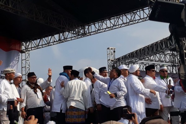 Prabowo Tiba di Panggung Reuni 212, Pewara: Ini Bukan Ajang Politik