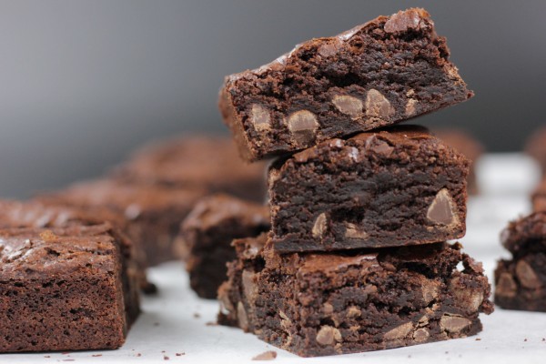  Cara  Membuat  Brownies  Panggang dengan Coklat Lumer  di 