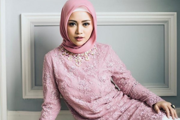 Tampil Modis, Ini 10 Inspirasi Hijab OOTD ala Selebgram Rachel Vennya