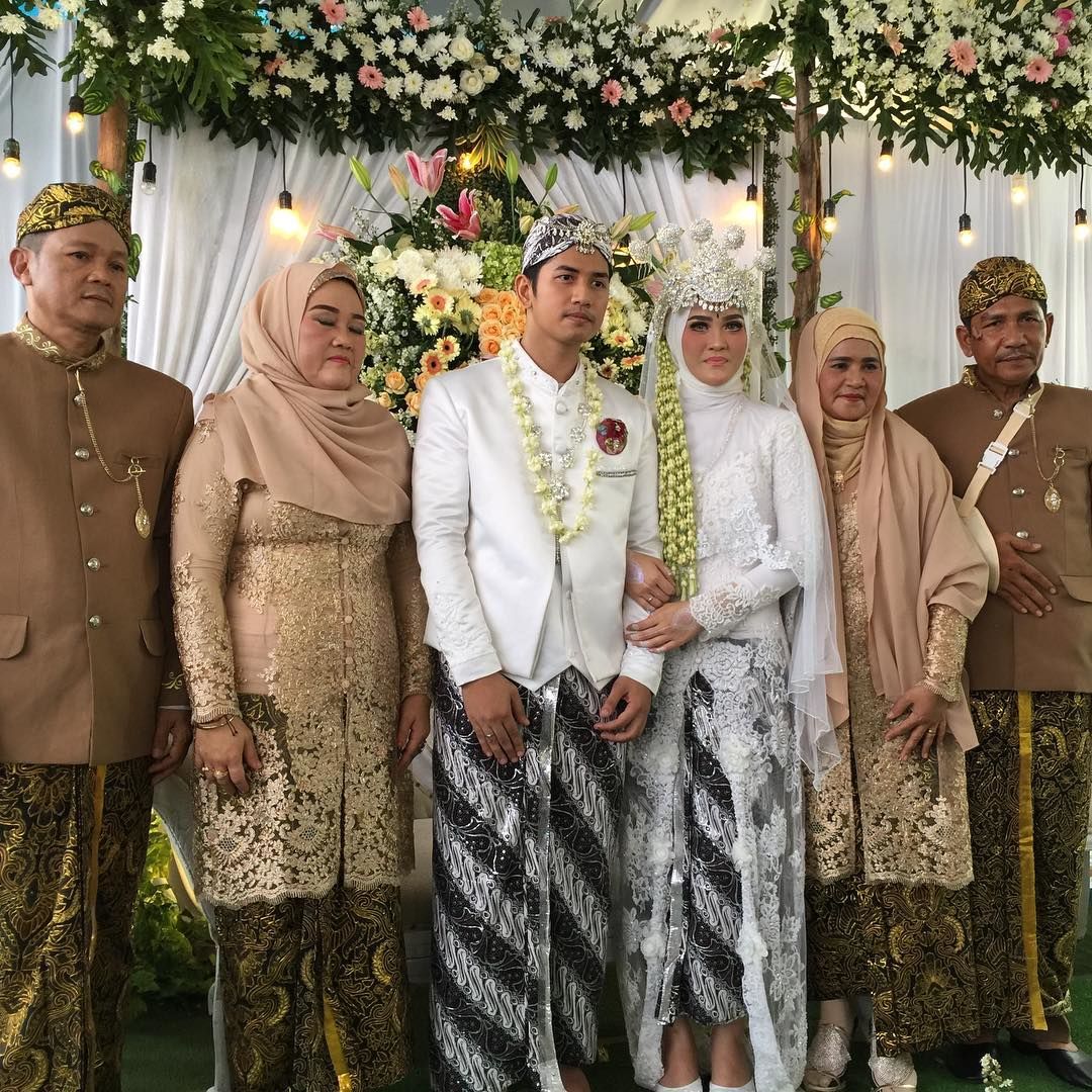 Pakaian Orang Tua Pengantin Adat Jawa : Pin Di Minang Wedding / Hal