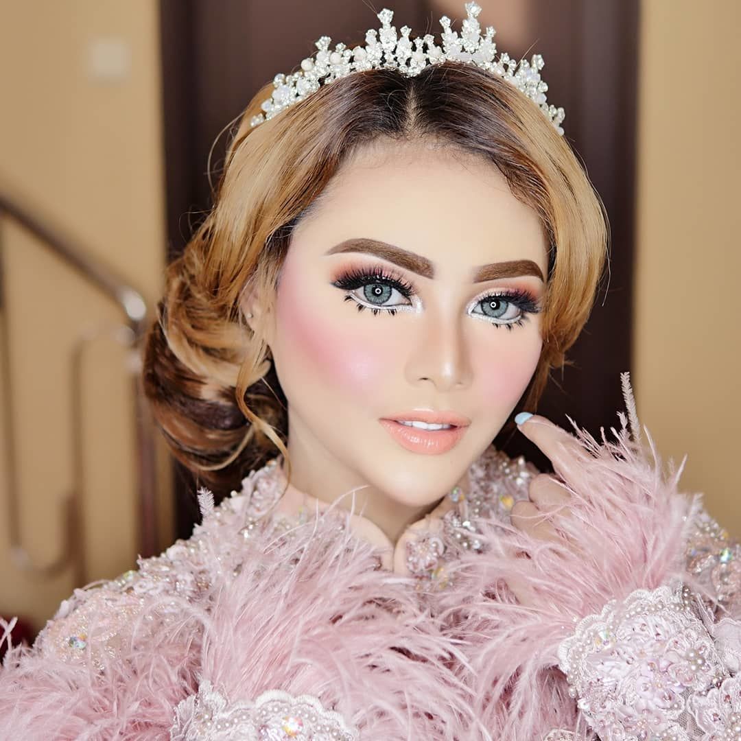 10 Potret Menawan Aurel Hermansyah Dengan Make Up Bak Barbie