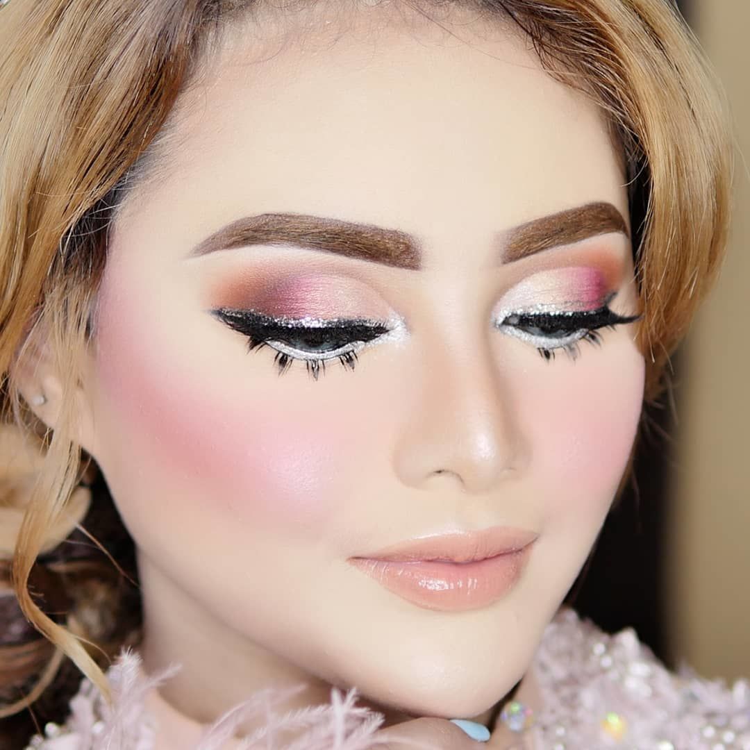 10 Potret Menawan Aurel Hermansyah Dengan Make Up Bak Barbie