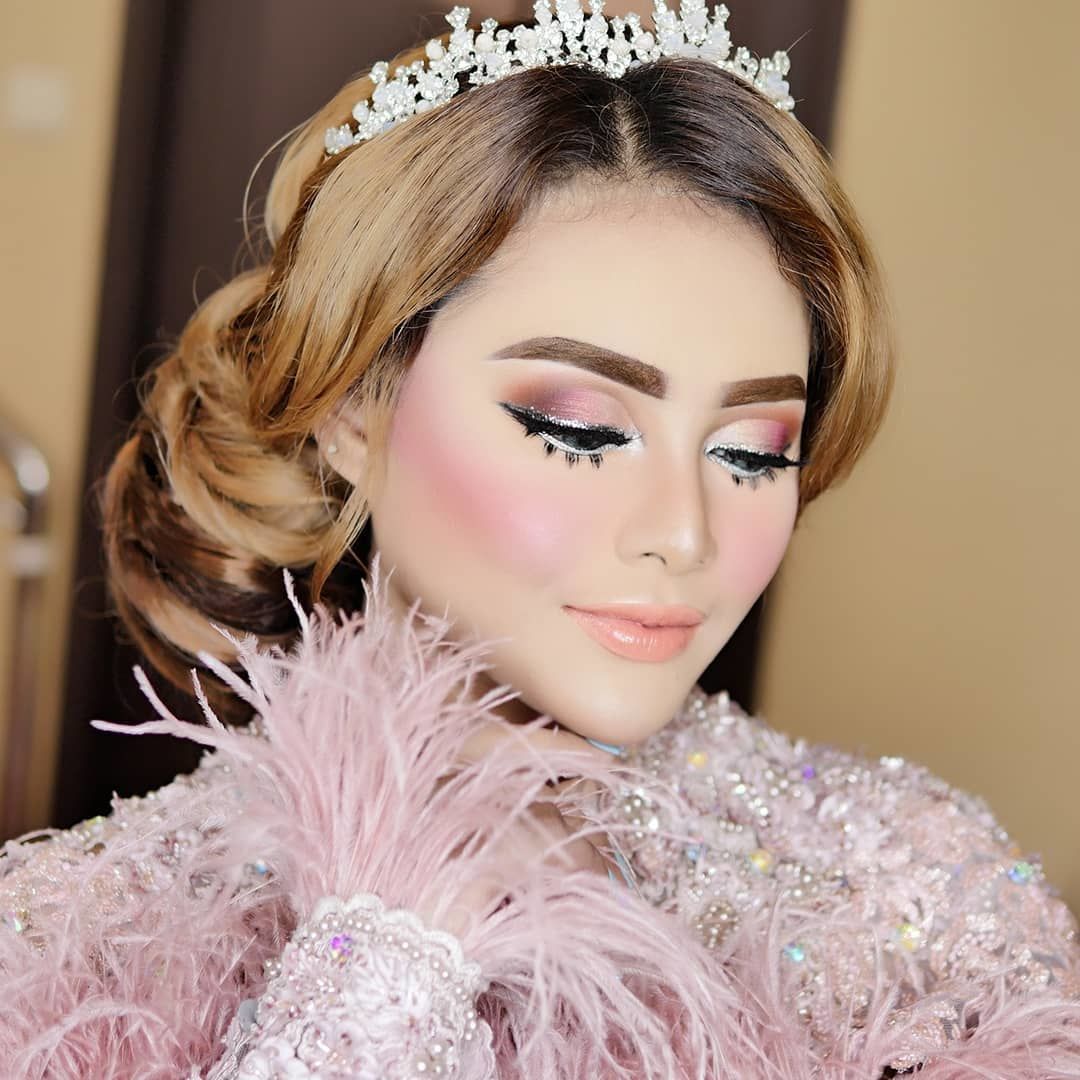 10 Potret Menawan Aurel Hermansyah Dengan Make Up Bak Barbie