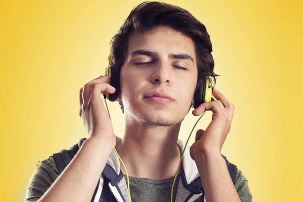 Peneliti Sebut 10 Lagu Ini Bikin Pendengarnya Lebih Bahagia, Terasa?