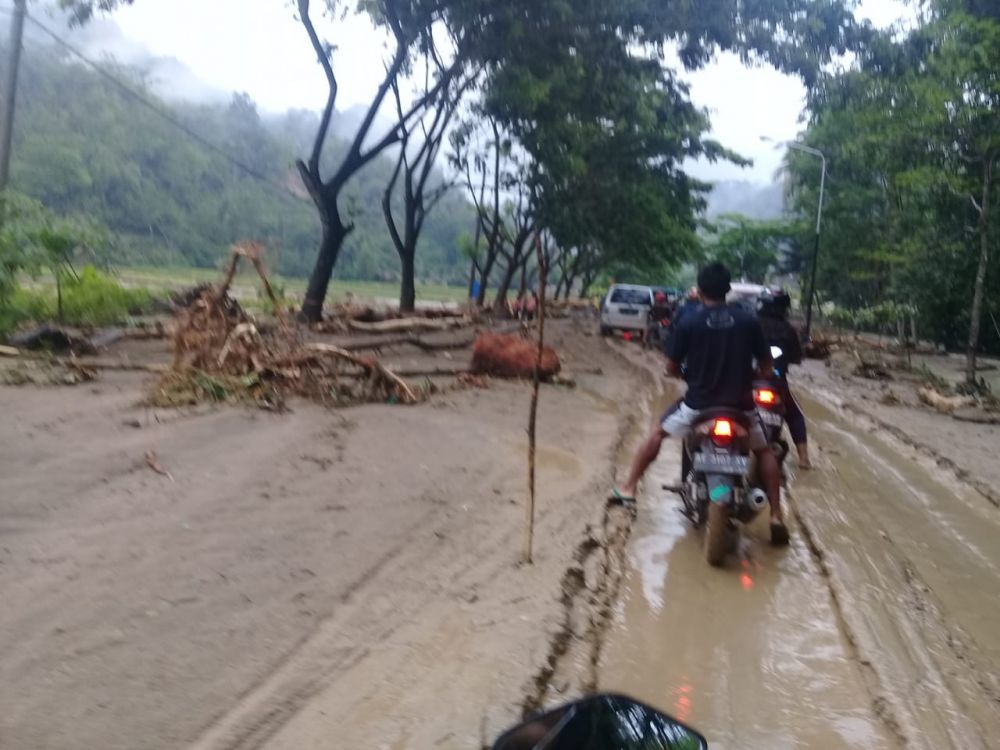 Susilo Bambang Yudhoyono ke Pacitan Disambut Banjir dan Tanah Longsor