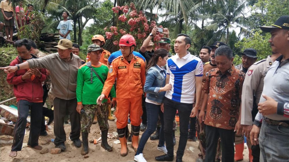 Susilo Bambang Yudhoyono ke Pacitan Disambut Banjir dan Tanah Longsor