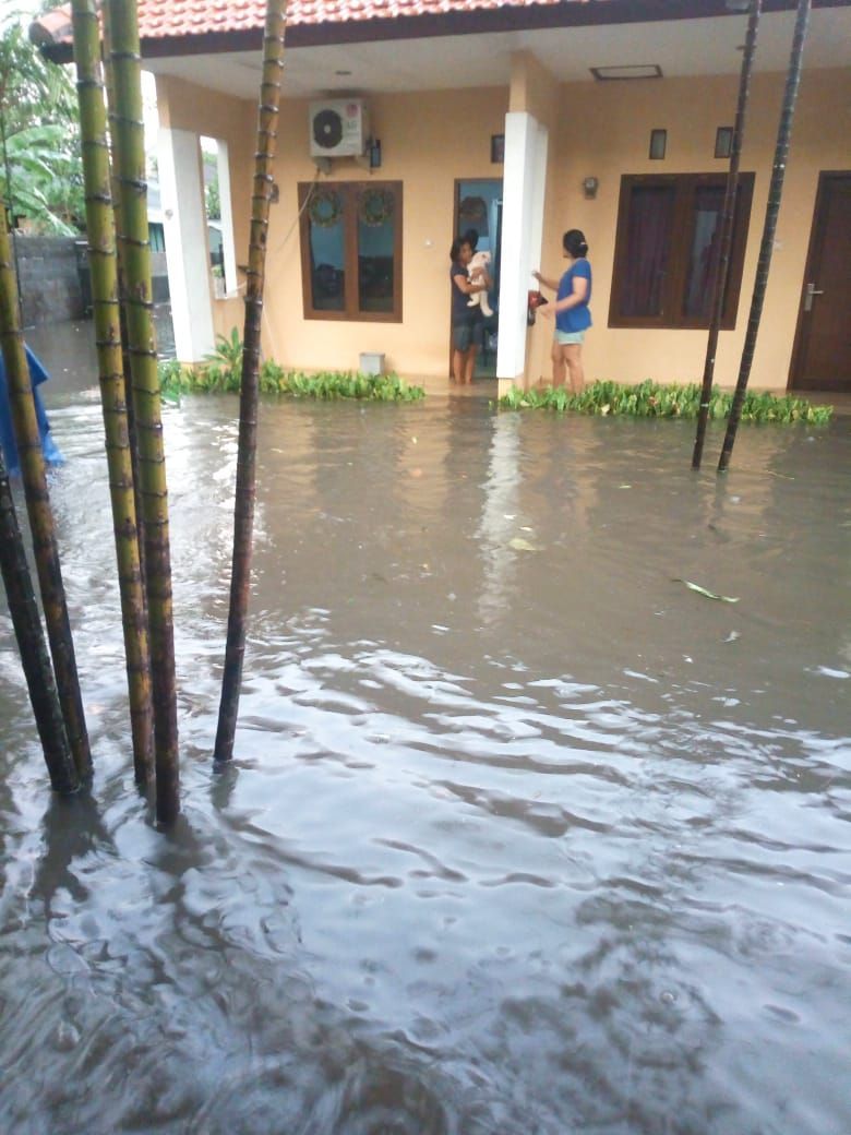 Hujan Deras & Petir, Rumah di Jalan Drupadi Denpasar Dikepung Banjir
