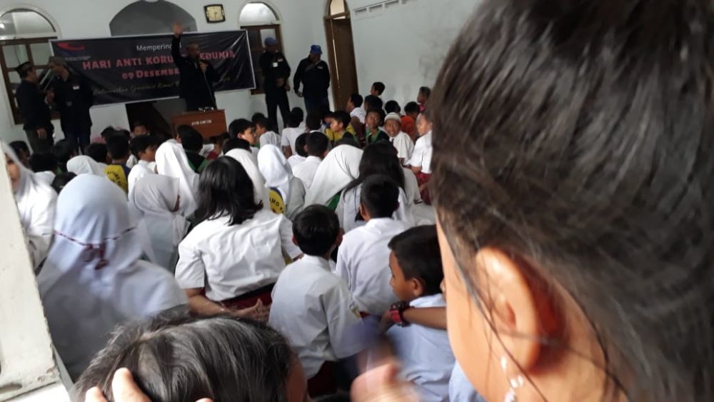 Bahaya Korupsi Mulai Disosialisasikan pada Anak SD di Jawa Timur