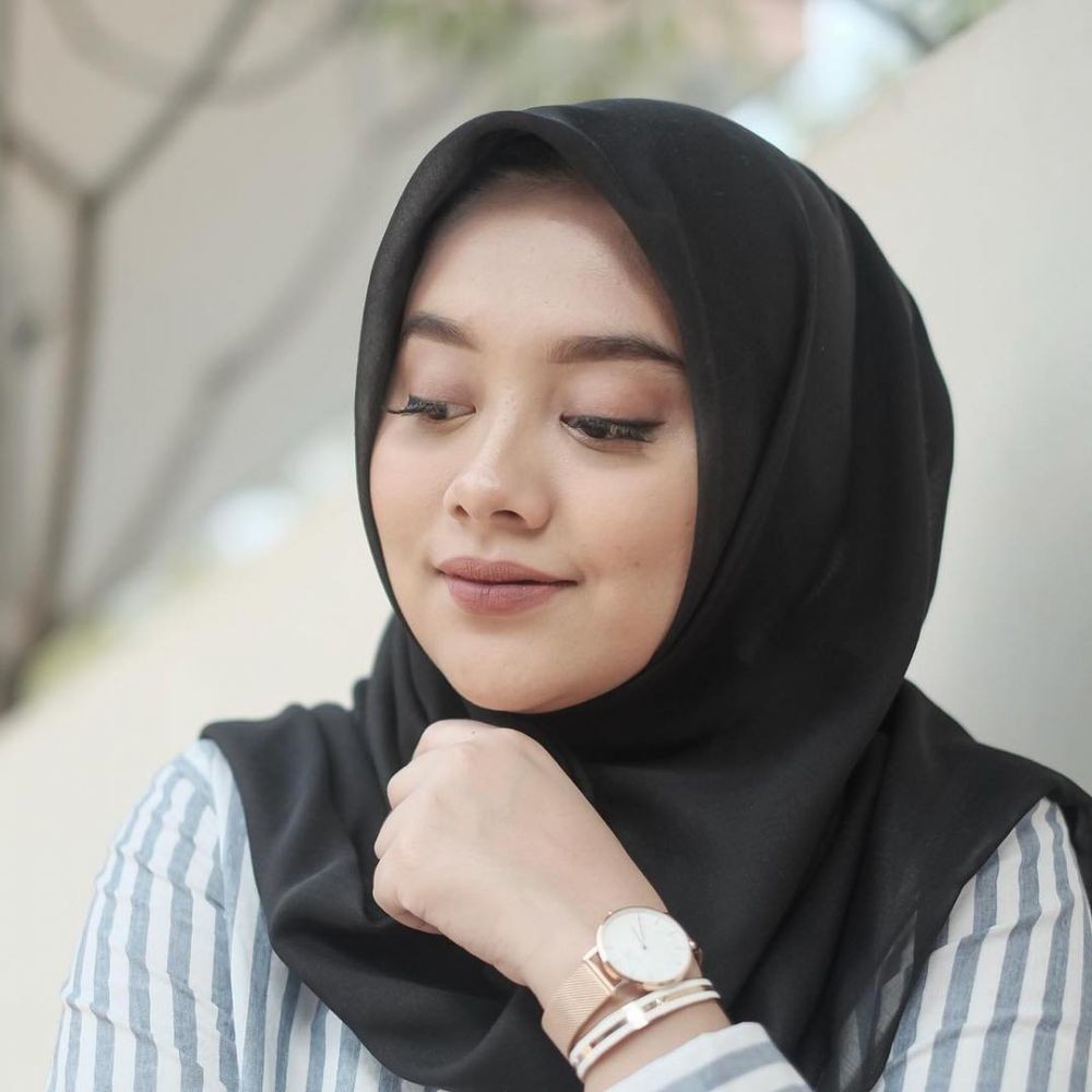 8 Trik Gaya Hijab Simple Buat Cewek Berpipi Chubby