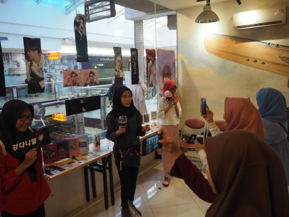 KPop Cafe Surabaya: Tempatnya Fandom Korea Kumpul