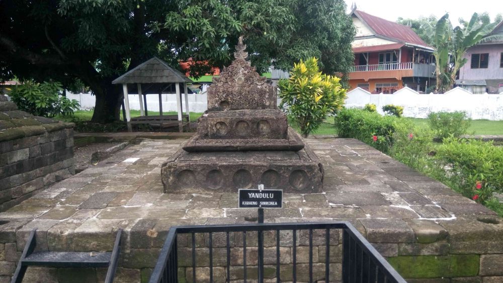 Berziarah ke Kompleks Makam Raja Tallo, Menjenguk 'Macang Keboka'
