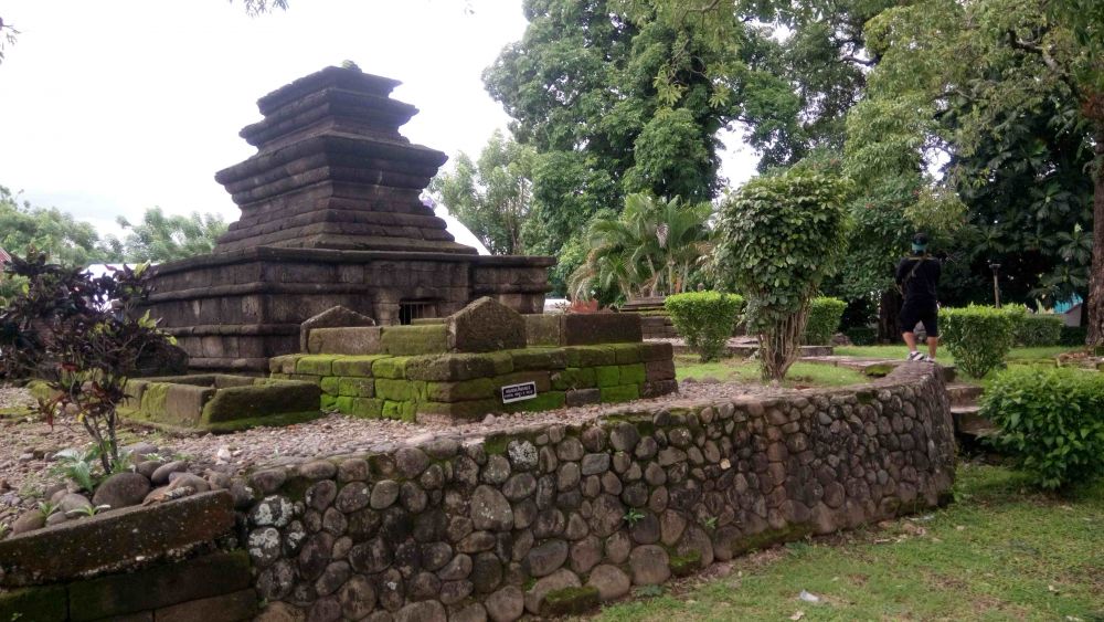 Berziarah ke Kompleks Makam Raja Tallo, Menjenguk 'Macang Keboka'