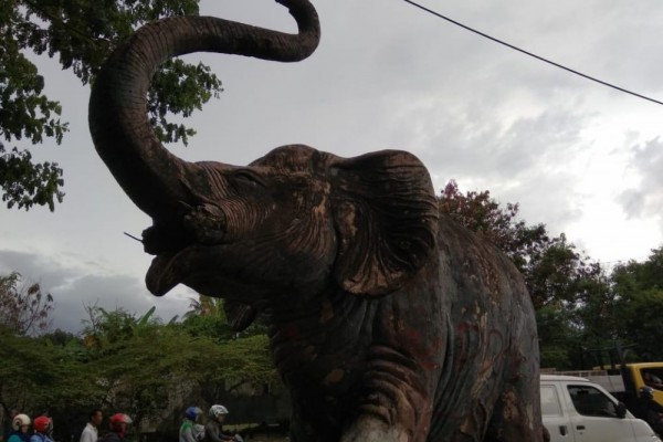 Gajah Kesepian di Sudut Losari, Saksi Bisu Makassar Dekade 1980-an