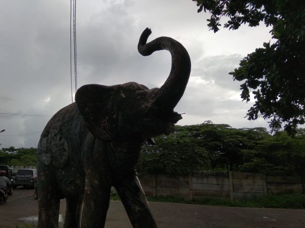 Gajah Kesepian di Sudut Losari, Saksi Bisu Makassar Dekade 1980-an