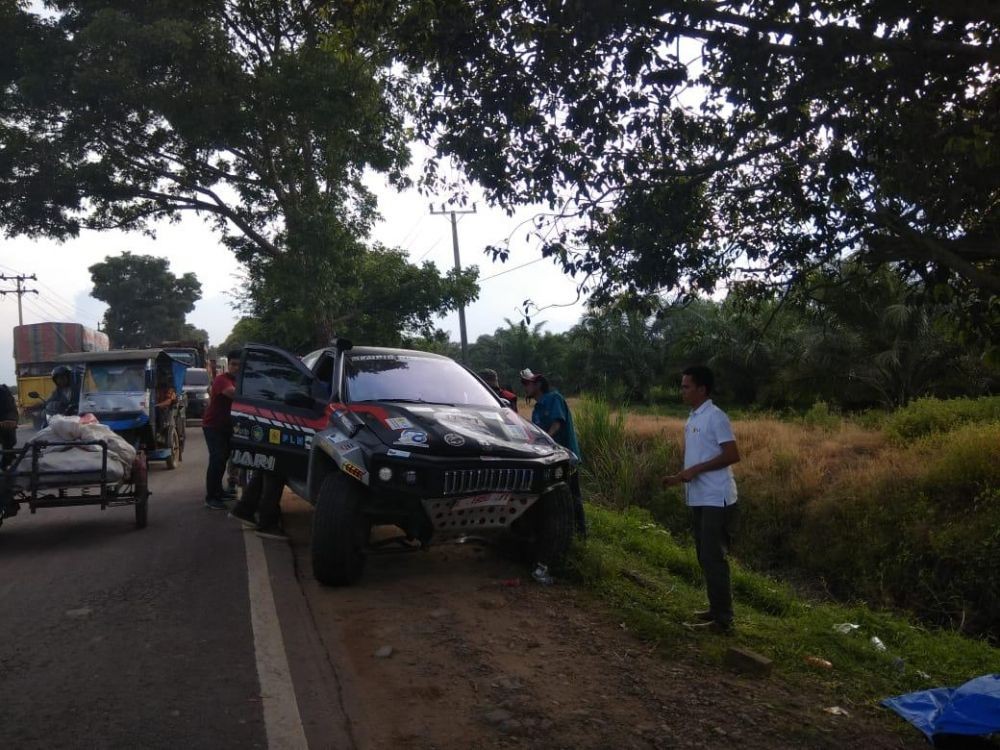 Sempat Alami Kecelakaan, Mobil Listrik ITS Berhasil Finish di Medan