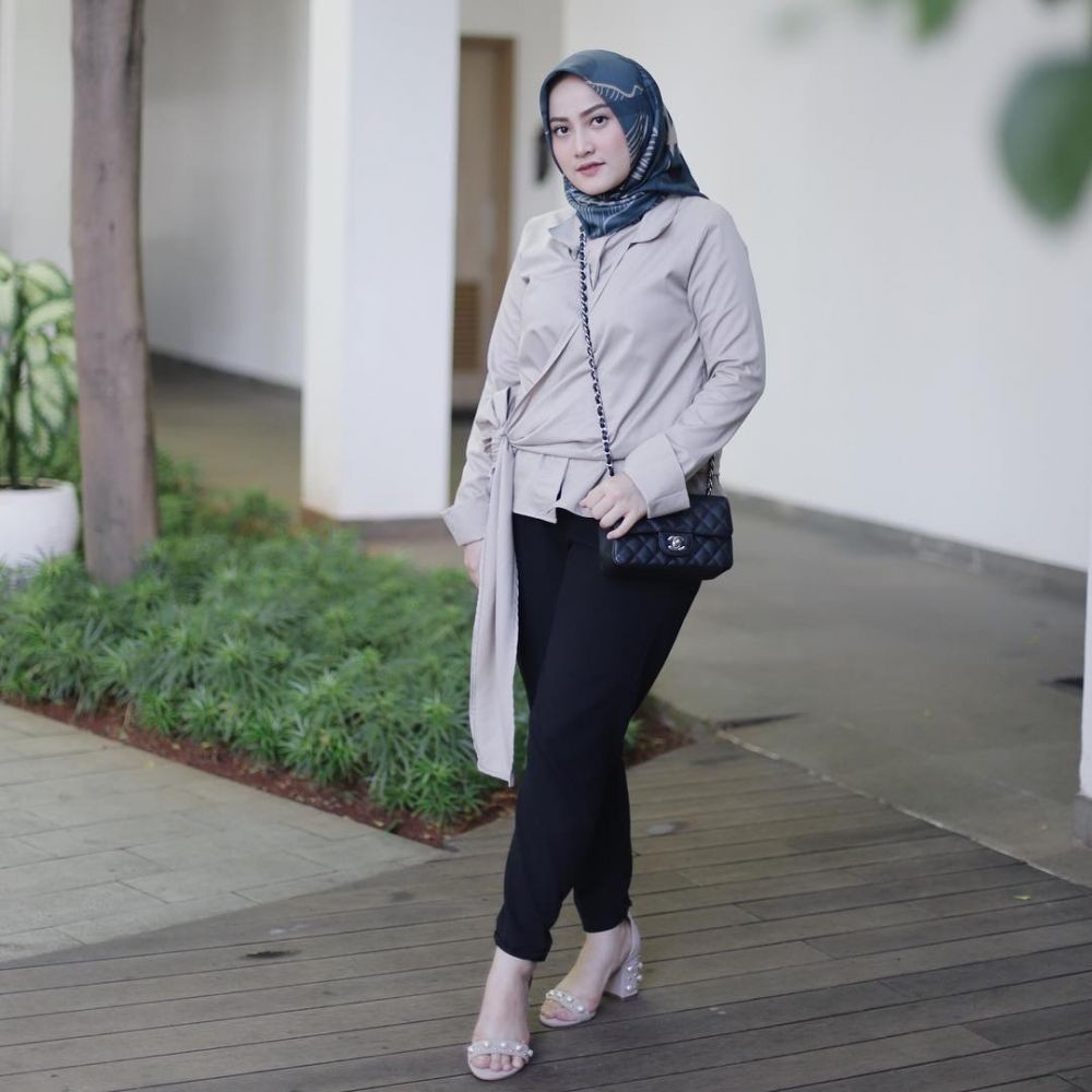Coba Yuk, 8 Tips Tampil Modis Berhijab Buat Cewek Bertubuh Curvy