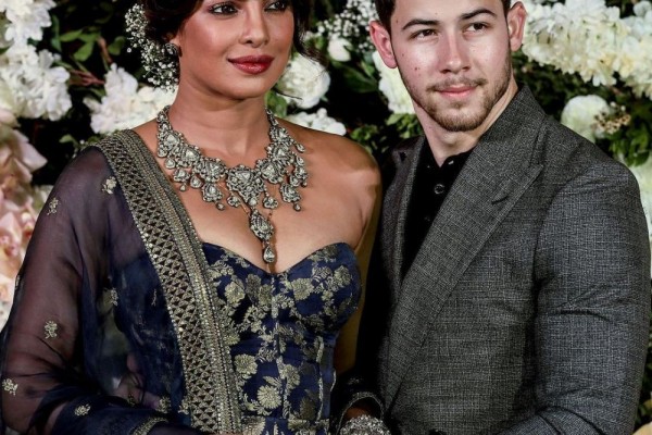 Meriah, 10 Potret Syahdu Resepsi Priyanka & Nick Jonas di Mumbai