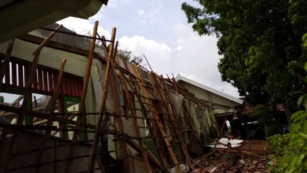 Tersapu Angin, Tiga Atap Bangunan Sekolah di Bojonegoro Roboh