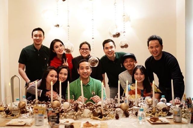 10 Momen Seru Kumpul Keluarga dan Persiapan Natal Sandra Dewi - Harvey