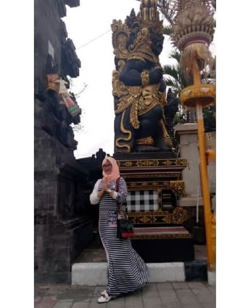 Kunjungi Tanah Lot, 10 Potret Bulan Madu Daus Mini & Istri di Bali