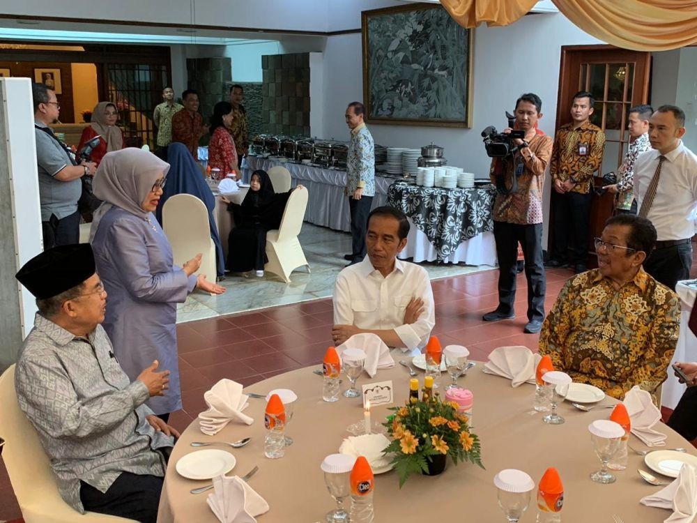 Jamu Jokowi, JK Hidangkan Coto Makassar & Ayam Goreng Sulawesi