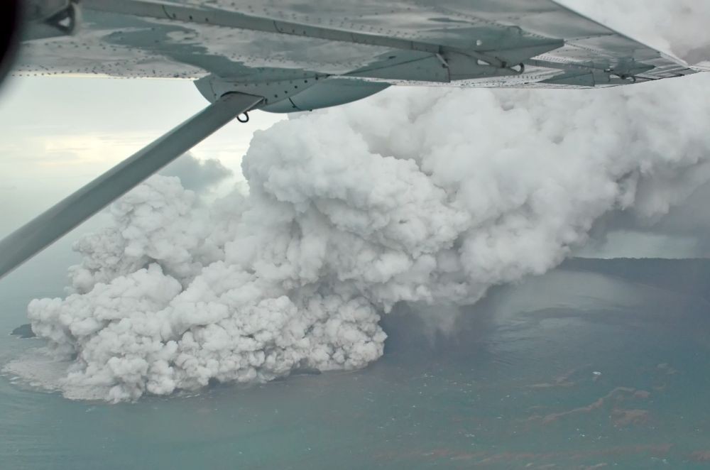 Kemarin Gunung Anak Krakatau Erupsi Dua Kali 