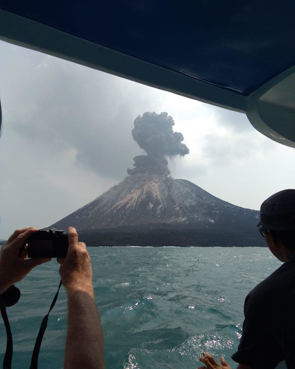 Bak Bom Waktu, Begini 10 Potret Terkini Gunung Anak Krakatau