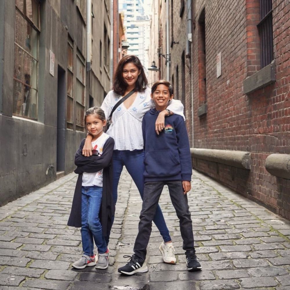 Family Time, 10 Potret Liburan Akhir Tahun Nana Mirdad di Australia