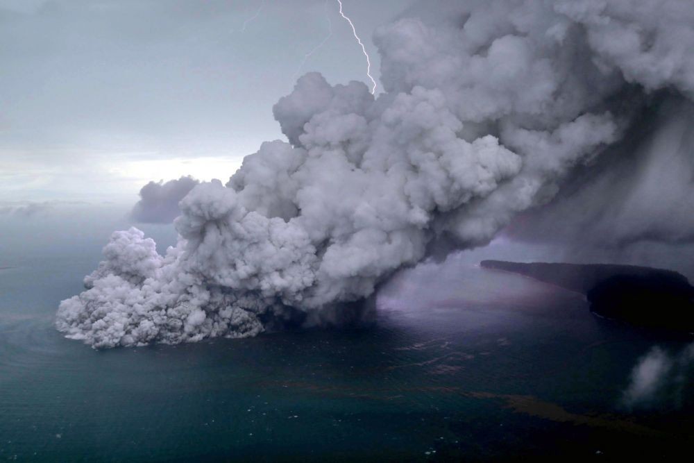 Bak Bom Waktu, Inilah 10 Potret Terkini Gunung Anak Krakatau
