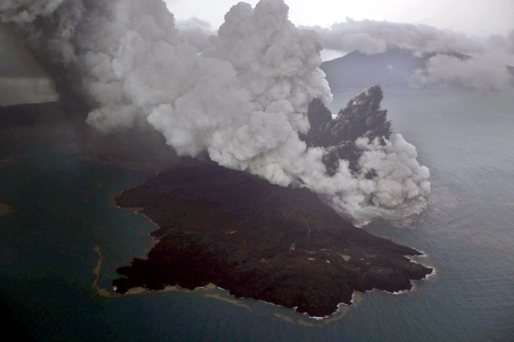 Anak Krakatau Erupsi 9 Kali, Pemantau: Jauhi Kawah Radius 2 Km