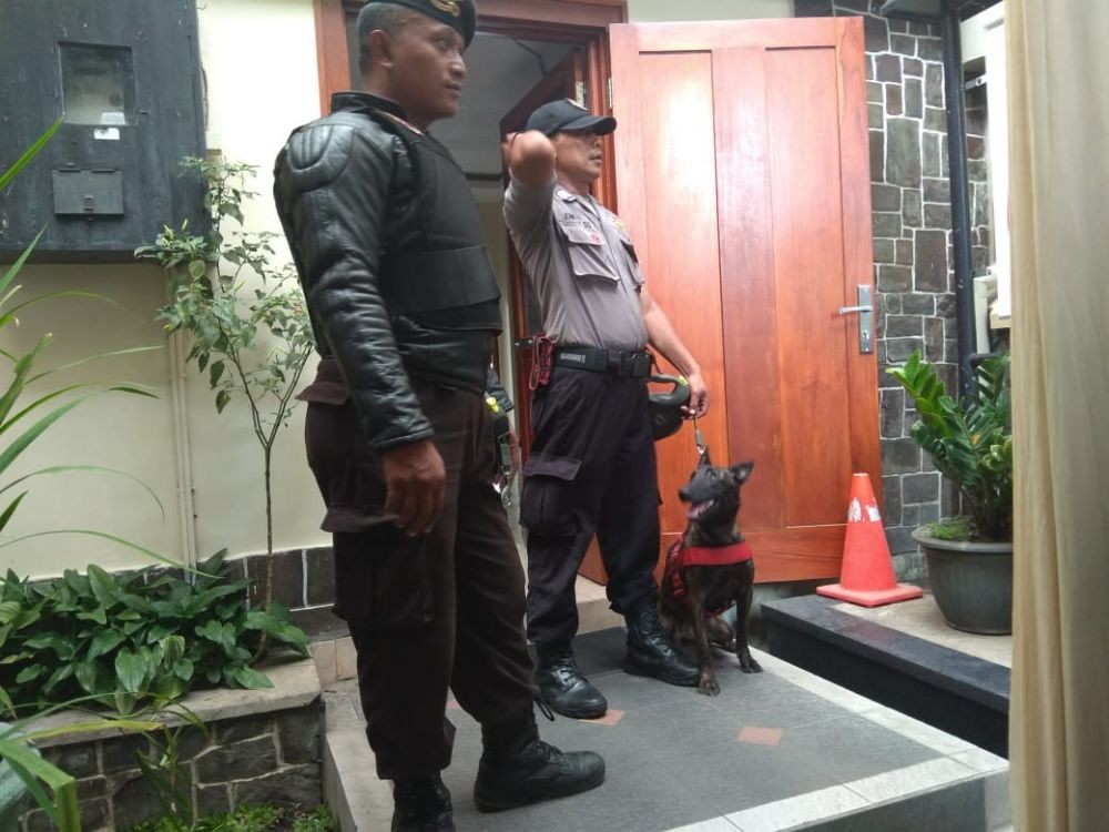 Brimob Kerahkan Jibom dan Anjing Pelacak untuk Amankan Natal di Malang