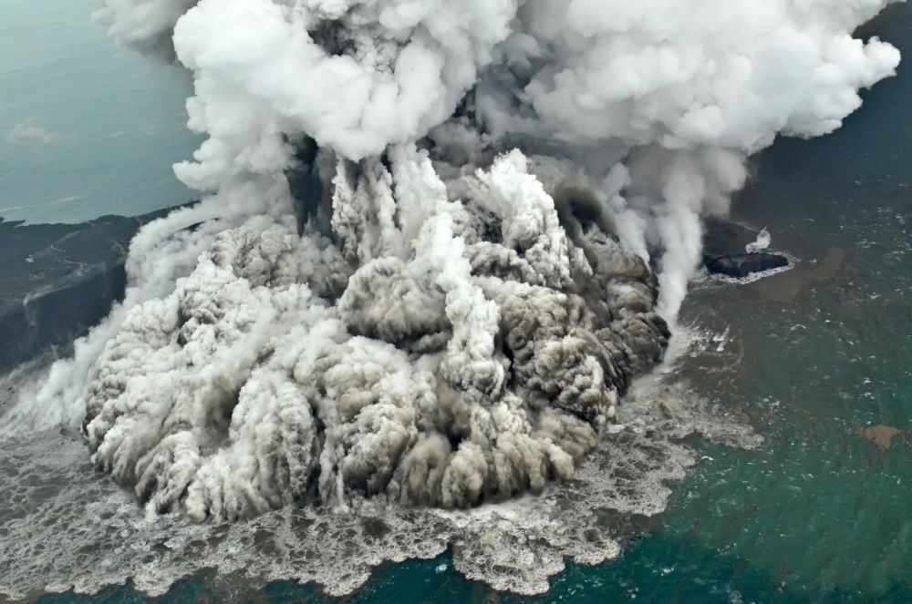 Bak Bom Waktu, Inilah 10 Potret Terkini Gunung Anak Krakatau