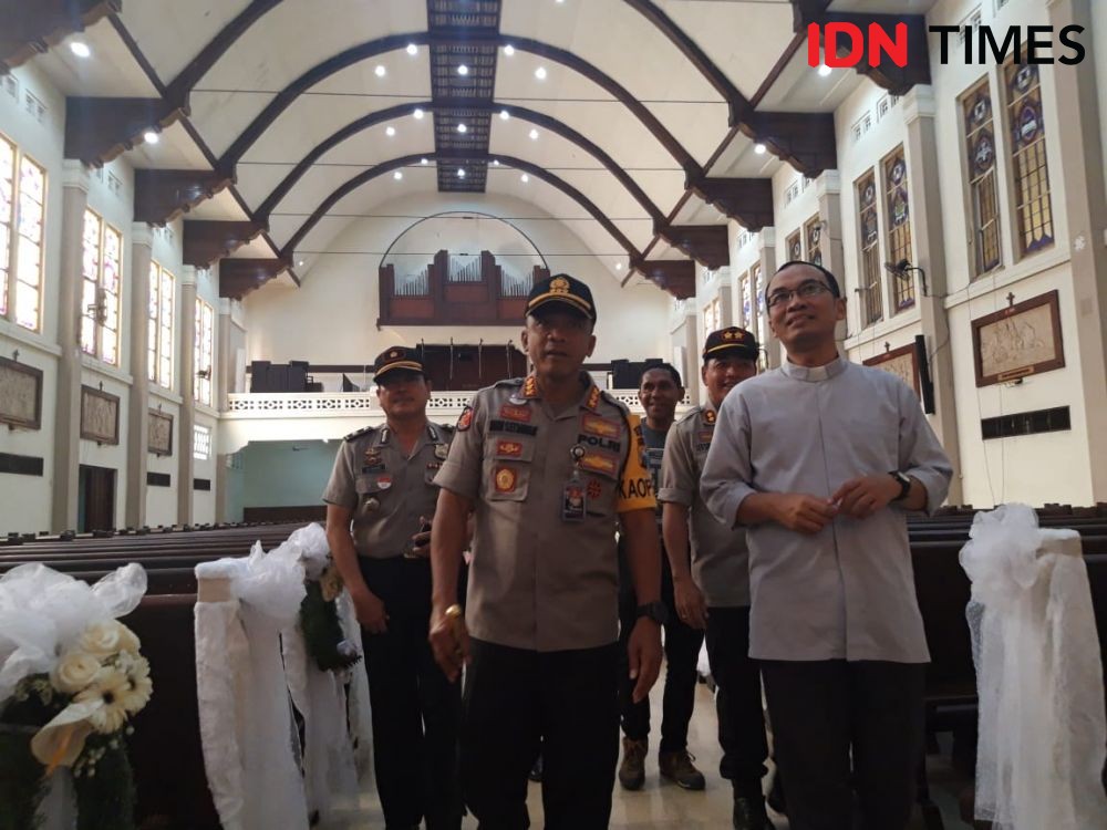 Jelang Natal, Kapolrestabes Surabaya Keliling Gereja Pantau Keamanan