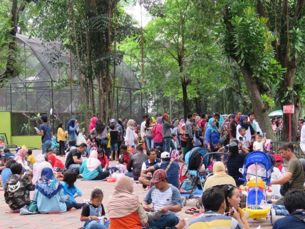 Membludak, Kebun Binatang Surabaya Targetkan 120 ribu Pengunjung 