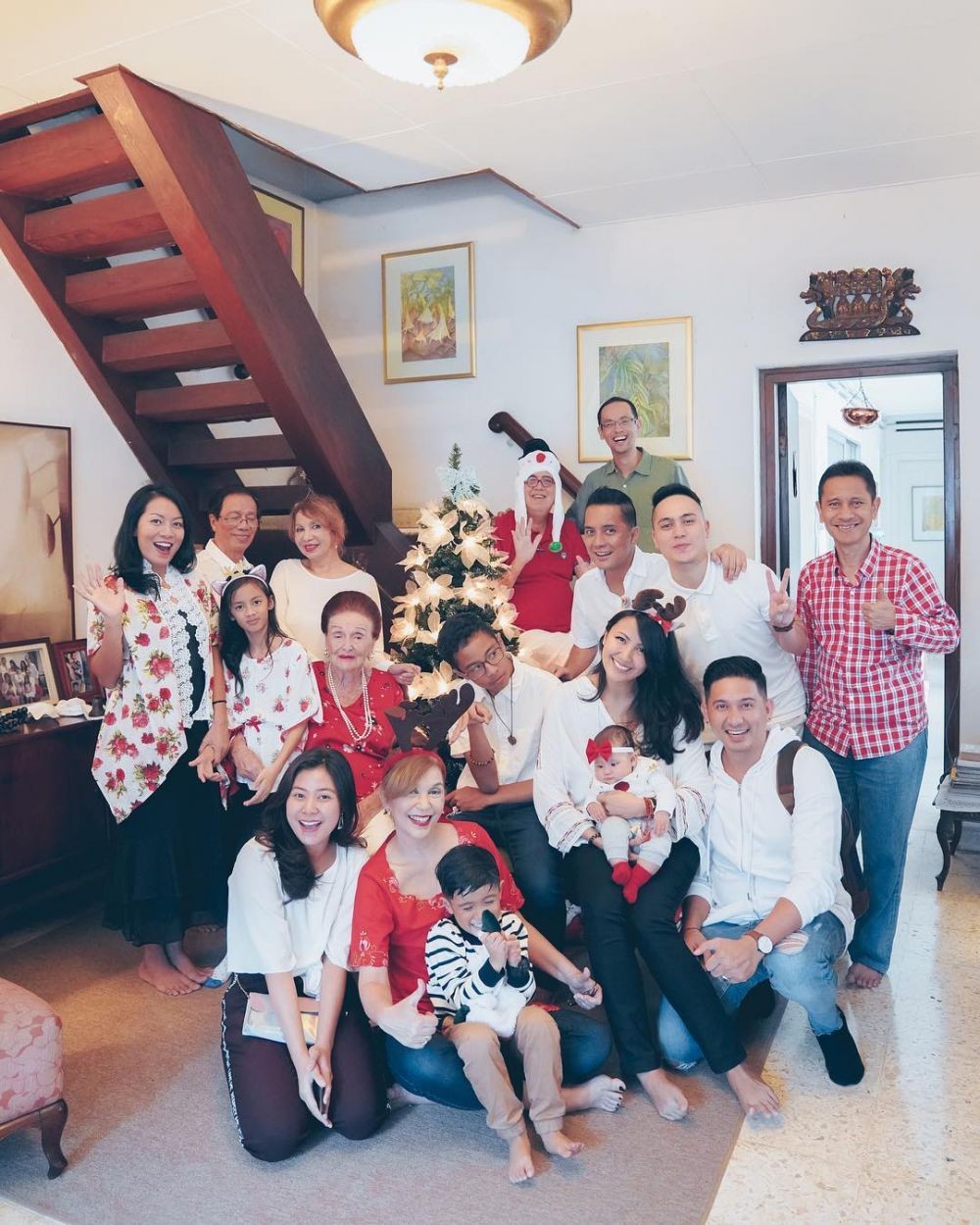 5 Momen Perayaan Natal Seleb dalam Keluarga yang Berbeda Keyakinan 