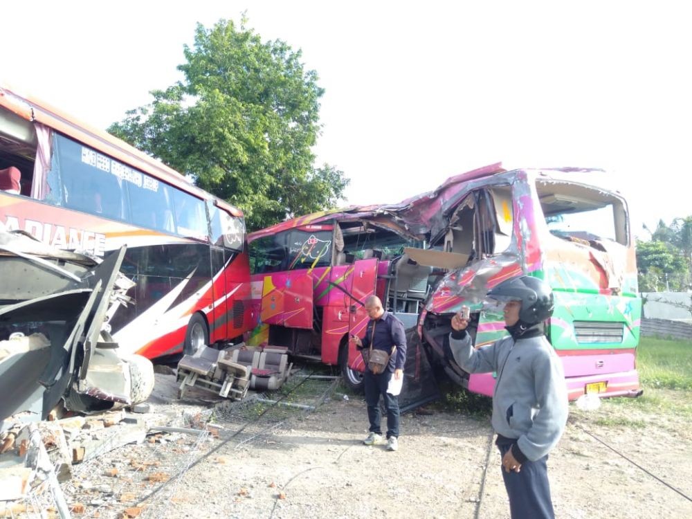 Tabrakan Maut Antar Bus di Banyuwangi, Tiga Orang Meninggal