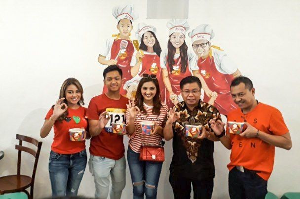 8 Selebriti yang Merintis Bisnis Kuliner dan Oleh-oleh di Kota Medan