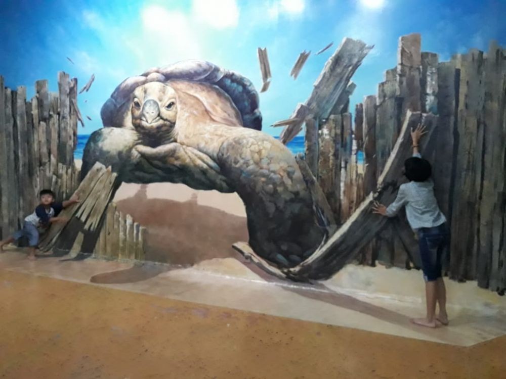 [Foto] Lukisan 3D di Kuta Dibanjiri Turis Cina