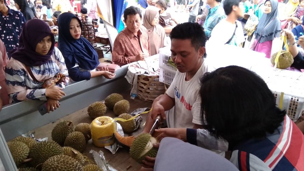 100 Hari Pimpin Bangkalan, Abdul Latief Gelar Pesta Durian Si Koceng