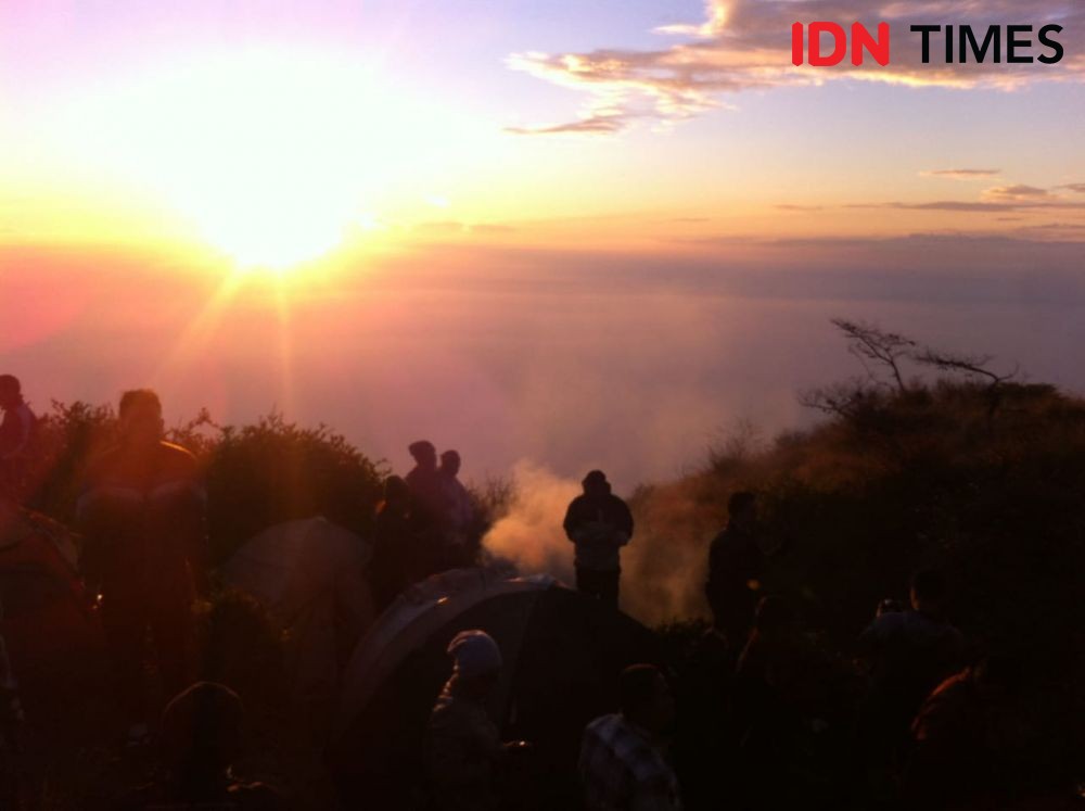 Ditutup, Ribuan Pendaki Batal Peringati HUT Ke-74 RI di Gunung Slamet