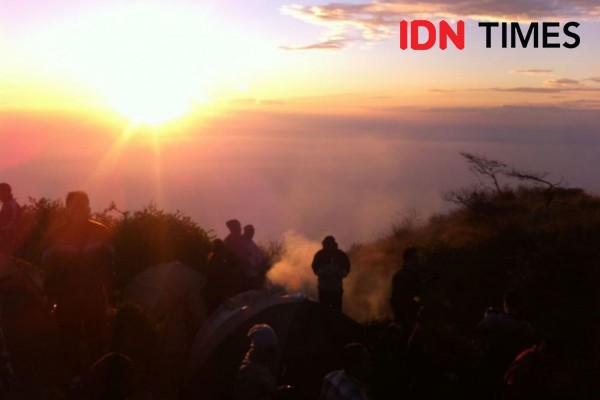 1.000 Pendaki Diprediksi Rayakan Tahun Baru di Puncak Gunung Lawu
